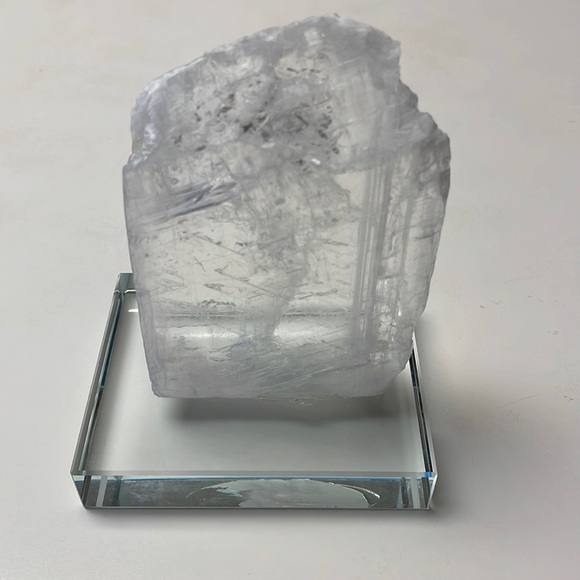 Natural Quartz Stone Tower with the Glass Base. - Picture 2 of 8